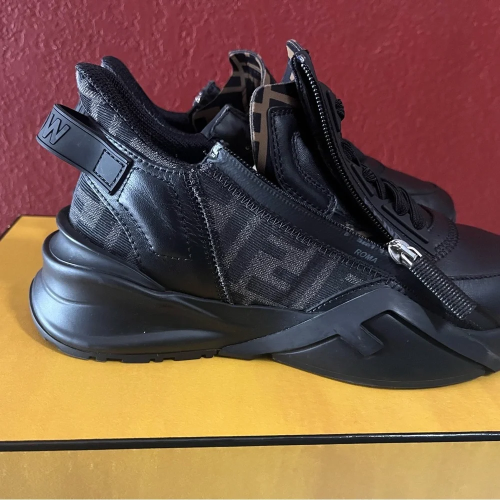 FENDI SNEAKERS 7.5 - Picture 3 of 5